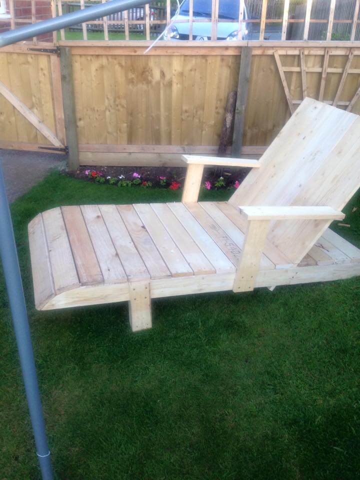 recycled pallet lounger