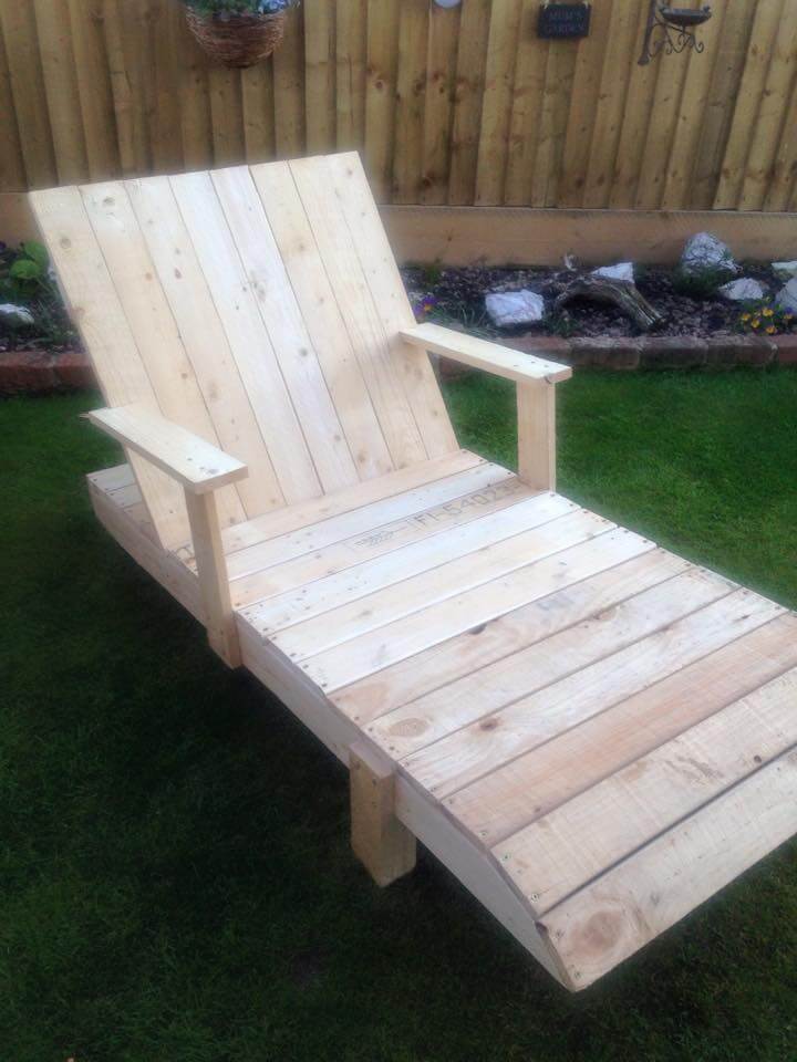 repurposed pallet poolside chair and outdoor lounger