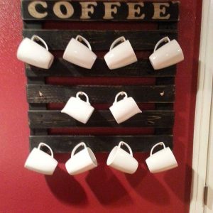 Reclaimed pallet coffee mug holder unit