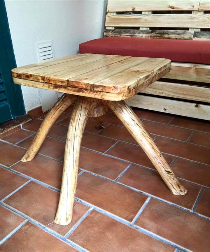 Reclaimed pallet sofa and coffee table